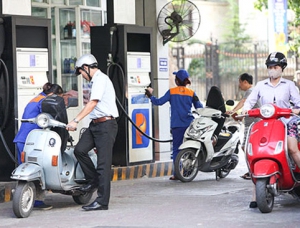 Bộ Tài chính lý giải việc xăng tăng nhiều, giảm ít